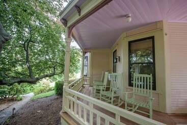 پانسیون 254 South Union Street Guest House