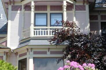پانسیون 254 South Union Street Guest House