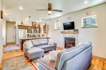 بيت ريفى Charming Donnelly Home   1 Mi To Lake Cascade!