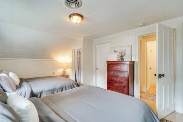 Saratoga Springs Home Near Downtown & Casino!