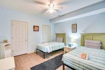 茅舍 Spacious Home In Hiawassee W/ Mountain Views!