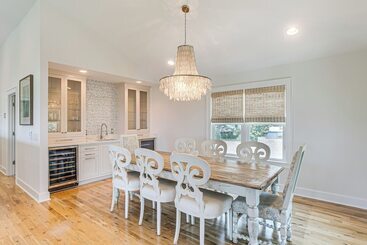 Spacious Jekyll Island Home: Steps To The Ocean!