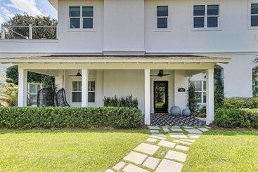Spacious Jekyll Island Home: Steps To The Ocean!