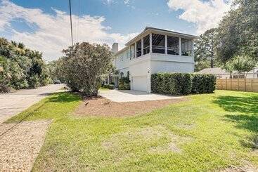 Spacious Jekyll Island Home: Steps To The Ocean!