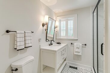 Spacious Jekyll Island Home: Steps To The Ocean!