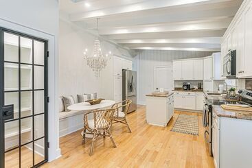 Spacious Jekyll Island Home: Steps To The Ocean!