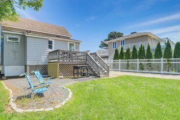 Cozy Wells Cottage W/ Deck: Steps To Beach!