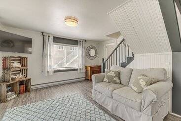 Cozy Wells Cottage W/ Deck: Steps To Beach!