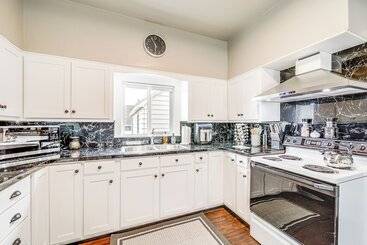 Updated Spokane Home W/ Furnished Patio Near Dtwn!