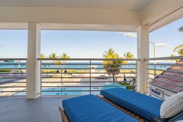 کلبه Beach Haven By Avantstay Pool + Ocean Views Steps From The Beach