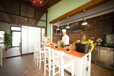 تختخواب و صبحانه Apollonion Country House