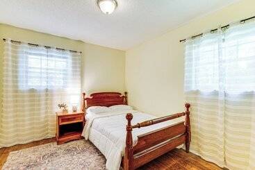 Family Friendly Huntsville Home W/ Spacious Yard