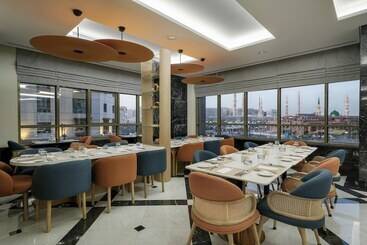 هتل Rotana Al Manakha Madinah