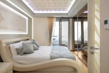 هتل Demani President Suites