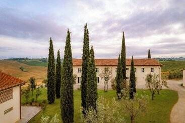 هتل روستایی Colle Alberti Country House
