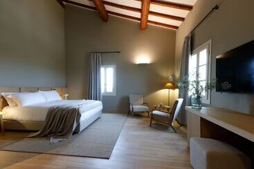 هتل روستایی Colle Alberti Country House