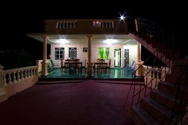 پانسیون Casa Carlos Y Dayana