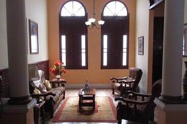 پانسیون Hostal Colonial D+d Cienfuegos