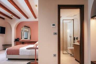 پانسیون La Montre Luxury Boutique Suites