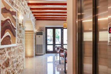 پانسیون La Montre Luxury Boutique Suites