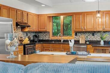Summit Shores Tranquil Escape Designed For Groups W/ Fire Pit + Game Room