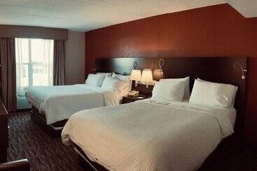 Pearl Street Hotel & Suites
