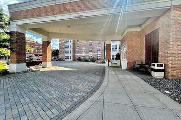 Pearl Street Hotel & Suites