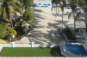 هتل Yaque Beach