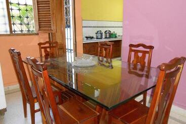 پانسیون Hostal Torre Sur