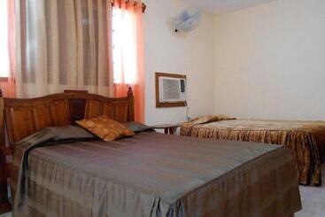 پانسیون Hostal Torre Sur