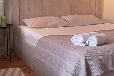 پانسیون Nits Guest House
