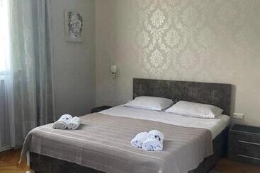 پانسیون Nits Guest House