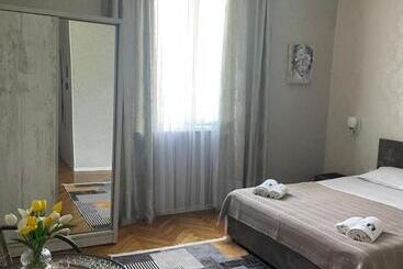 پانسیون Nits Guest House