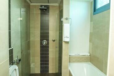 Parrot Hotel Arusha