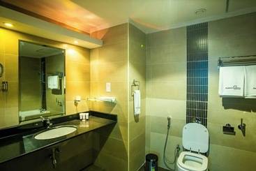Parrot Hotel Arusha