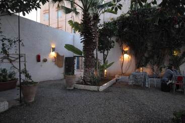 پانسیون Asarag Lodge, Mirlft Centre
