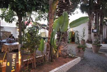 پانسیون Asarag Lodge, Mirlft Centre