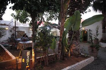 پانسیون Asarag Lodge, Mirlft Centre