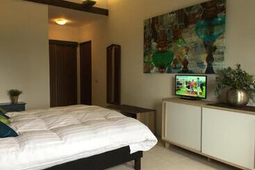 تختخواب و صبحانه Dunez Men Only Resort