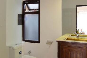 تختخواب و صبحانه Lalit Heritage Home