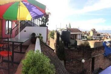 تختخواب و صبحانه Lalit Heritage Home