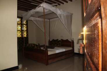 تختخواب و صبحانه Mpole Bungalows