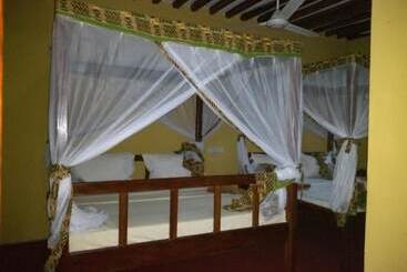 تختخواب و صبحانه Mpole Bungalows
