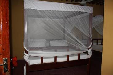 تختخواب و صبحانه Mpole Bungalows