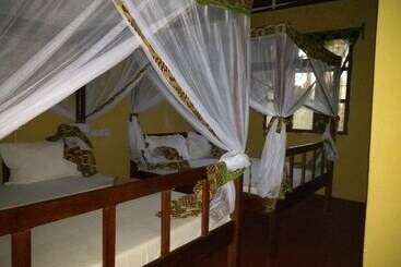 تختخواب و صبحانه Mpole Bungalows
