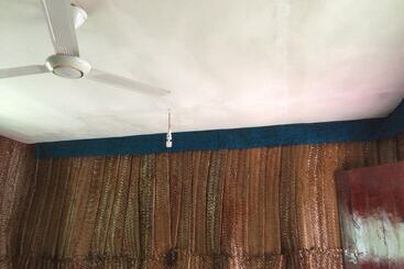 تختخواب و صبحانه Mpole Bungalows