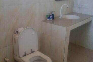 تختخواب و صبحانه Mpole Bungalows