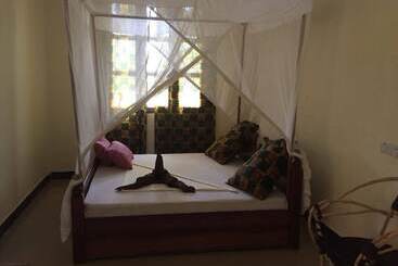 تختخواب و صبحانه Mpole Bungalows