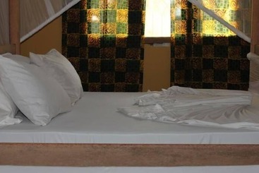 تختخواب و صبحانه Mpole Bungalows