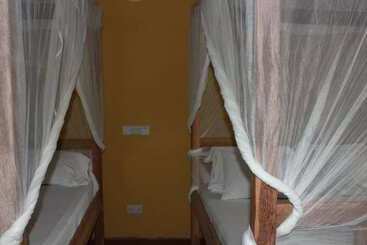 تختخواب و صبحانه Mpole Bungalows